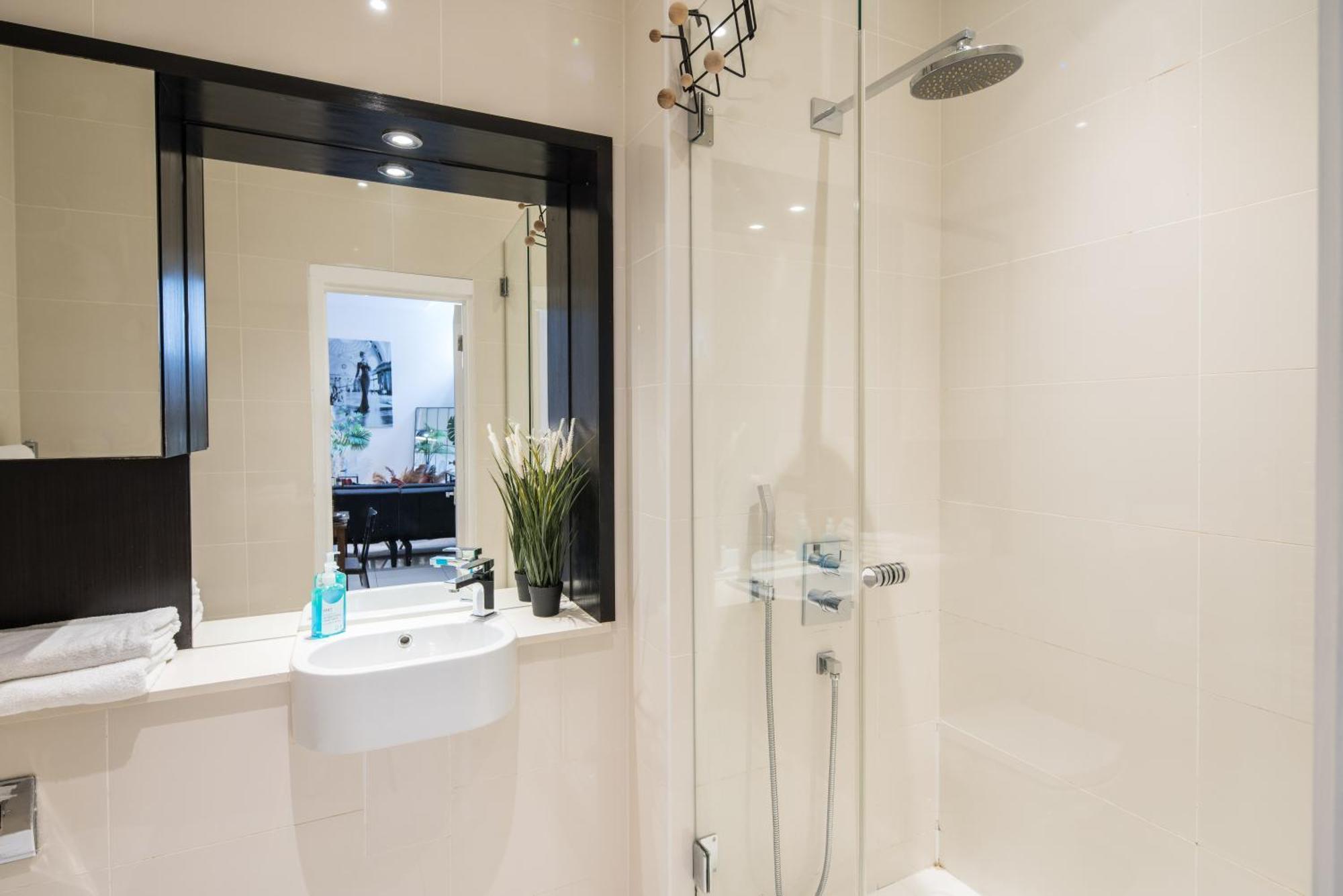 Appartamento Al Central-Soho-Chinatown-Coventgarden-Cozy-Onebed Londra Esterno foto